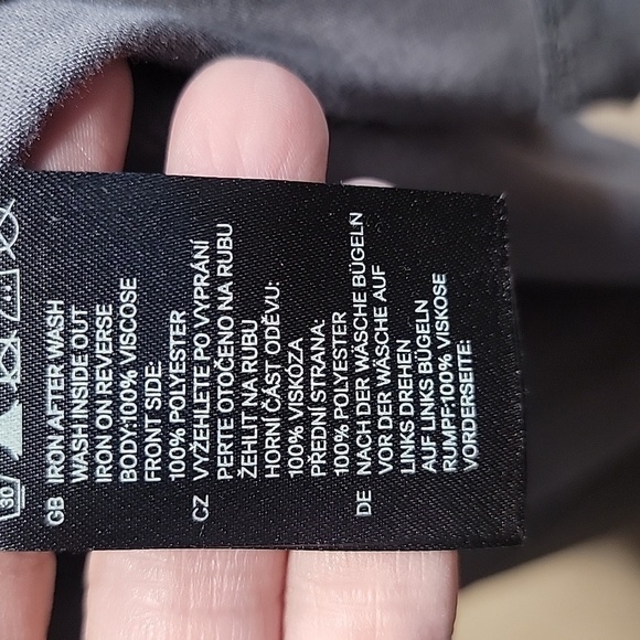 H&M Size M Gray 'To The Shoulder' Blouse with Floral Applique, NWOT - Picture 13 of 13